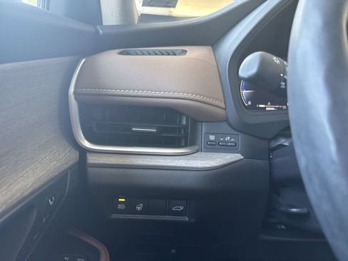 Used 2024 Toyota Grand Highlander AWD image 17