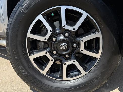 Used 2018 Toyota Tundra Limited w/ Limited Premium Package AWD/4WD image 9