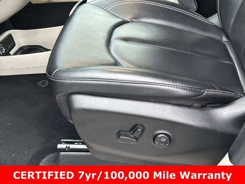 Certified 2023 Chrysler Pacifica Touring-L image 22