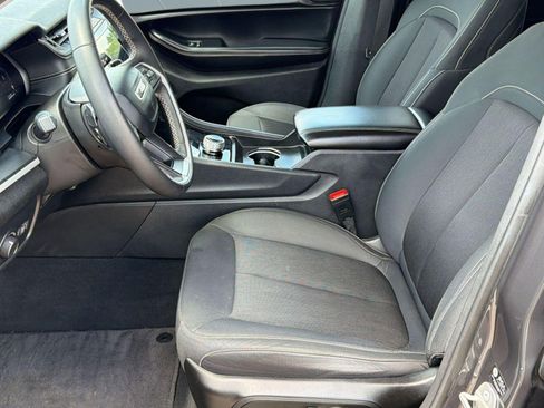 Used 2024 Jeep Grand Cherokee Laredo RWD image 5