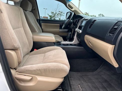 Used 2014 Toyota Sequoia SR5 AWD/4WD image 30