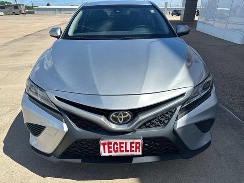 Used 2018 Toyota Camry SE FWD image 2