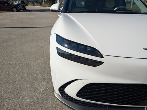 Used 2023 Genesis GV60 Performance image 12