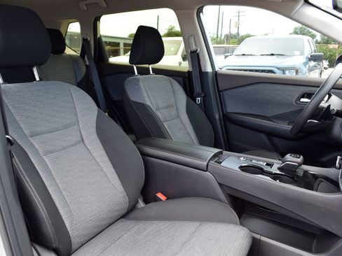 Used 2023 Nissan Rogue SV FWD image 23