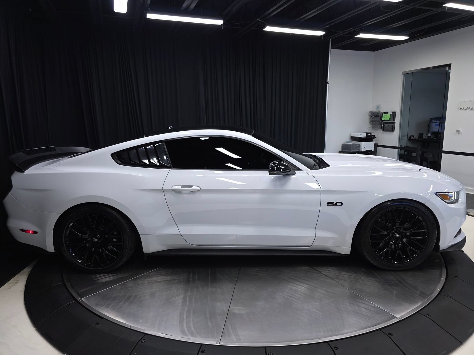 Used 2017 Ford Mustang GT Premium w/ GT Performance Package RWD image 15