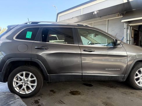 Used 2016 Jeep Cherokee Latitude w/ Safety/Convenience Group FWD image 7