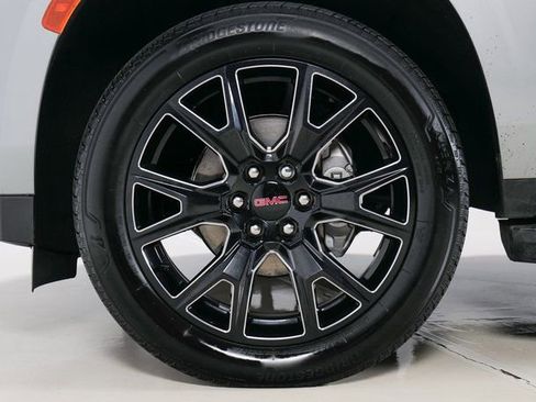 Used 2024 GMC Yukon Denali image 9
