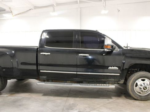 Used 2015 Chevrolet Silverado 3500 High Country w/ Duramax Plus Package image 11