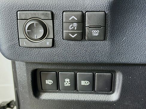 Used 2020 Lexus GX 460 Premium w/ Premium Package AWD/4WD image 17