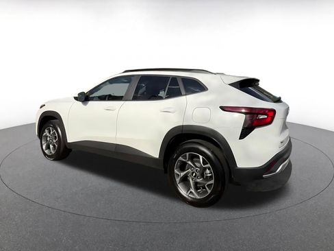 Used 2025 Chevrolet Trax LT FWD image 10