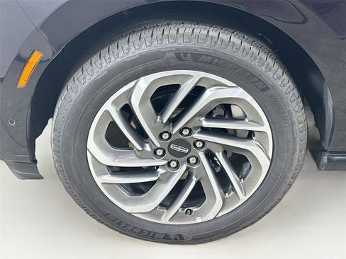 Used 2025 Lincoln Navigator Reserve image 9