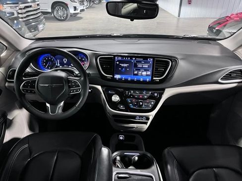 Used 2023 Chrysler Pacifica Touring-L FWD image 31