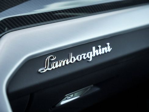 Used 2024 Lamborghini Urus S AWD/4WD image 48