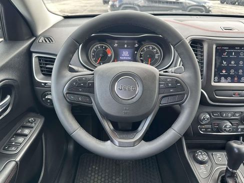 Used 2022 Jeep Cherokee Trailhawk w/ Comfort/Convenience Group AWD/4WD image 15