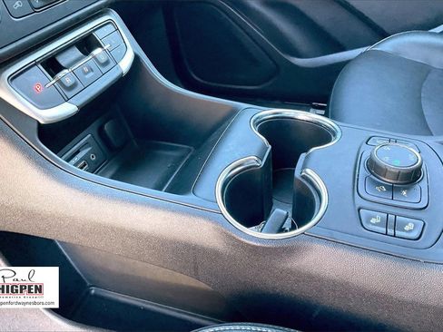 Used 2024 GMC Terrain SLT image 14