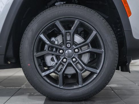 New 2025 Jeep Grand Cherokee Limited image 17