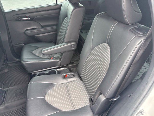 Used 2024 Toyota Highlander XSE AWD/4WD image 22