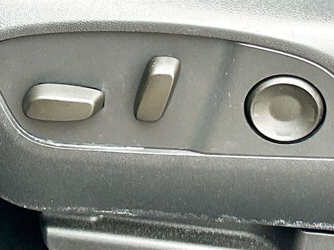 Used 2024 Chevrolet Traverse LT FWD image 26