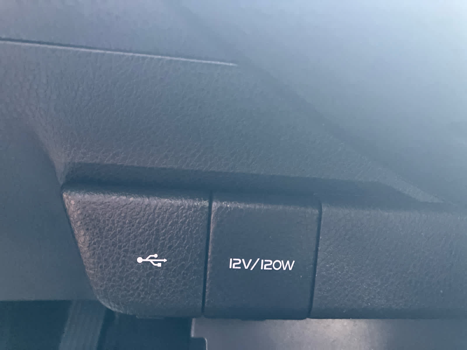 Used 2020 Toyota Camry SE w/ Convenience Package FWD image 28