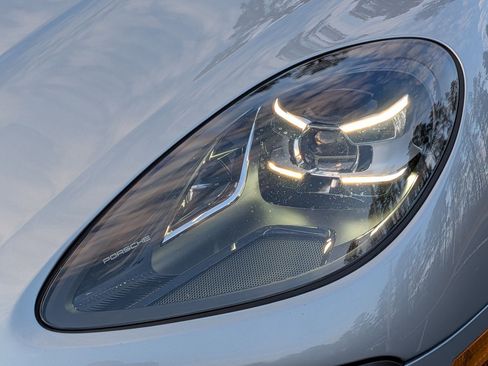 Used 2020 Porsche Macan image 6