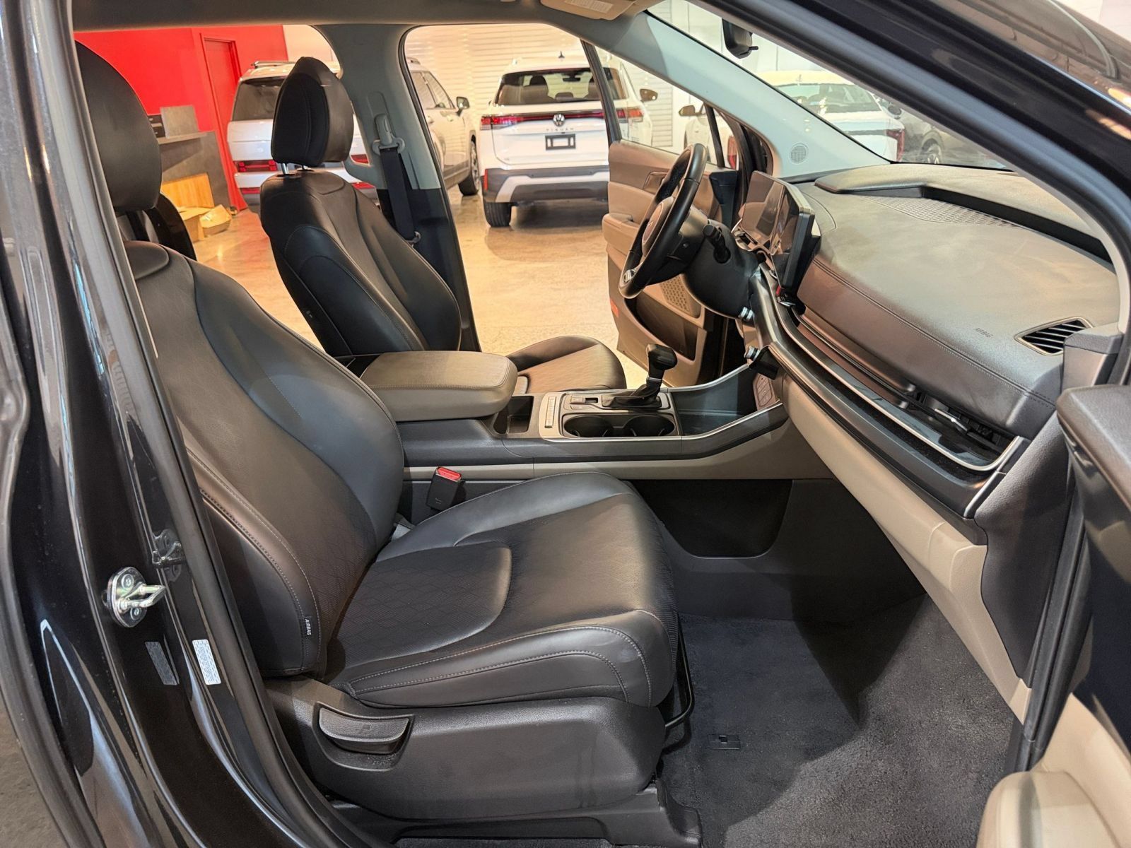 Used 2026 Kia Carnival FWD image 38