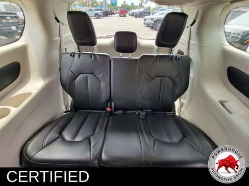 Used 2023 Chrysler Pacifica Touring-L FWD image 17
