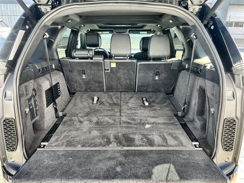 Certified 2024 Land Rover Discovery Dynamic SE image 18