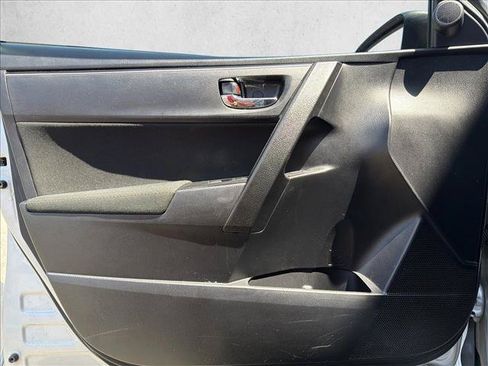 Used 2018 Toyota Corolla LE FWD image 10