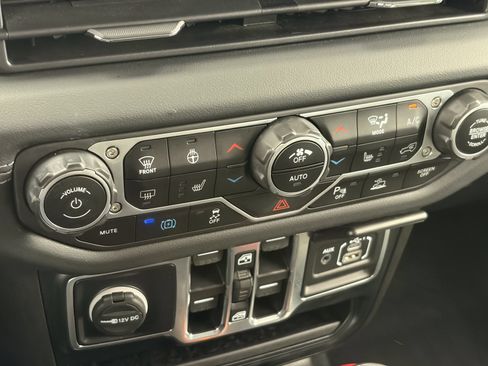 Used 2024 Jeep Wrangler High Altitude AWD/4WD image 27