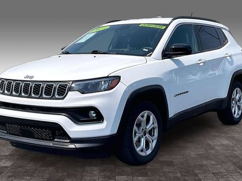 Used 2025 Jeep Compass Latitude AWD/4WD image 1