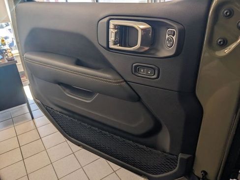 New 2025 Jeep Wrangler Unlimited Rubicon 392 image 17