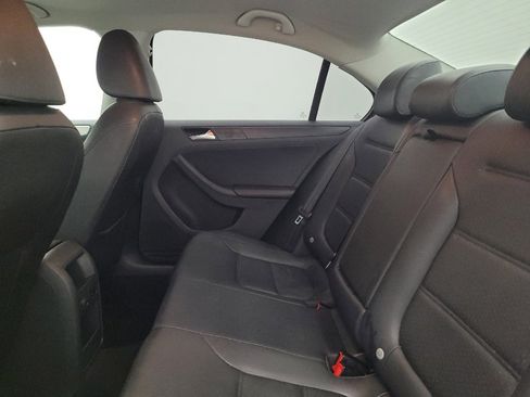 Used 2013 Volkswagen Jetta SE FWD image 18