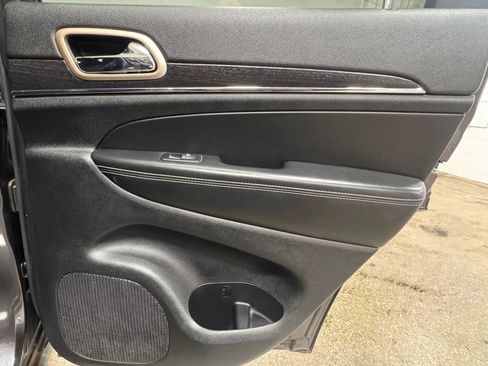 Used 2014 Jeep Grand Cherokee Limited image 19