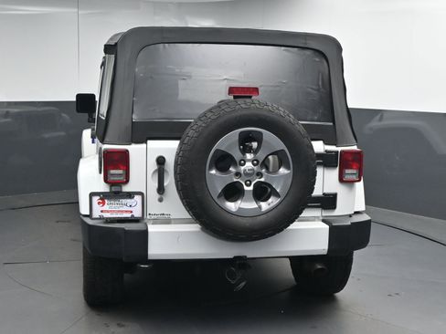 Used 2016 Jeep Wrangler Unlimited Sahara w/ Connectivity Group image 7