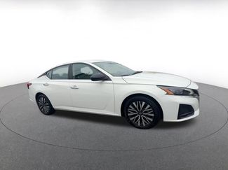 Used 2025 Nissan Altima 2.5 SV FWD video 2