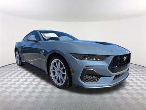 Used 2025 Ford Mustang GT Premium image 3