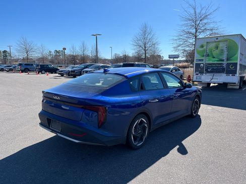 Used 2025 Kia K4 EX image 9
