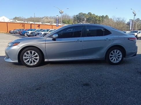 Used 2019 Toyota Camry L image 6
