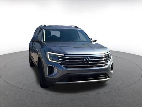 Used 2025 Volkswagen Atlas SE AWD/4WD image 3