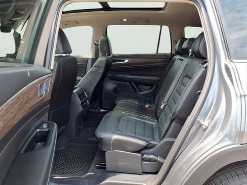 Used 2025 Volkswagen Atlas SEL AWD/4WD image 11