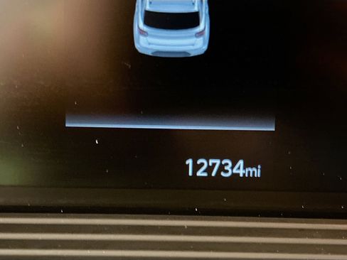 Used 2025 Hyundai Venue SEL image 19