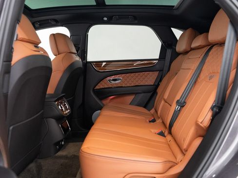 Certified 2022 Bentley Bentayga AWD/4WD image 24