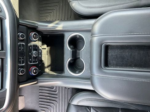 Used 2022 Chevrolet Suburban LT image 21