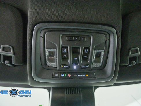 Used 2025 Chevrolet Silverado 1500 High Country w/ Technology Package AWD/4WD image 17