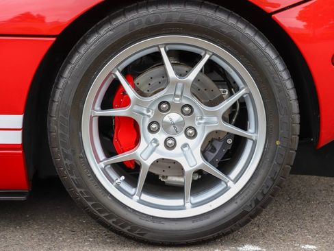 Used 2006 Ford GT RWD image 90