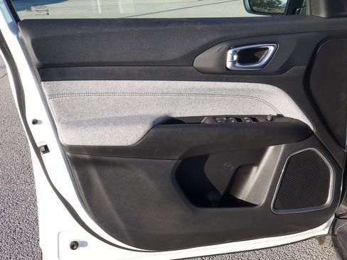 New 2026 Jeep Compass Latitude image 9