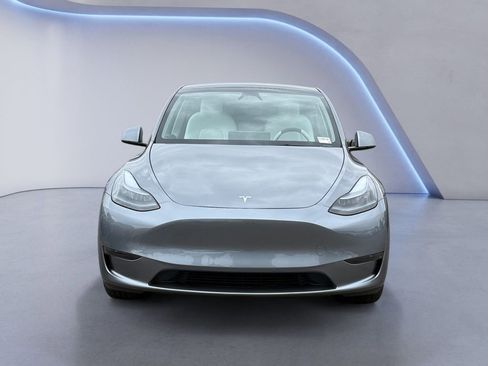 Used 2024 Tesla Model Y 2WD image 8
