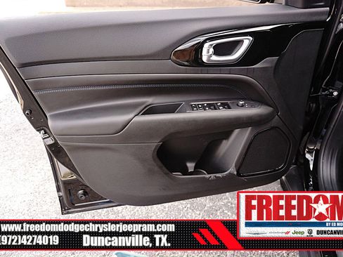 New 2026 Jeep Compass Latitude image 39