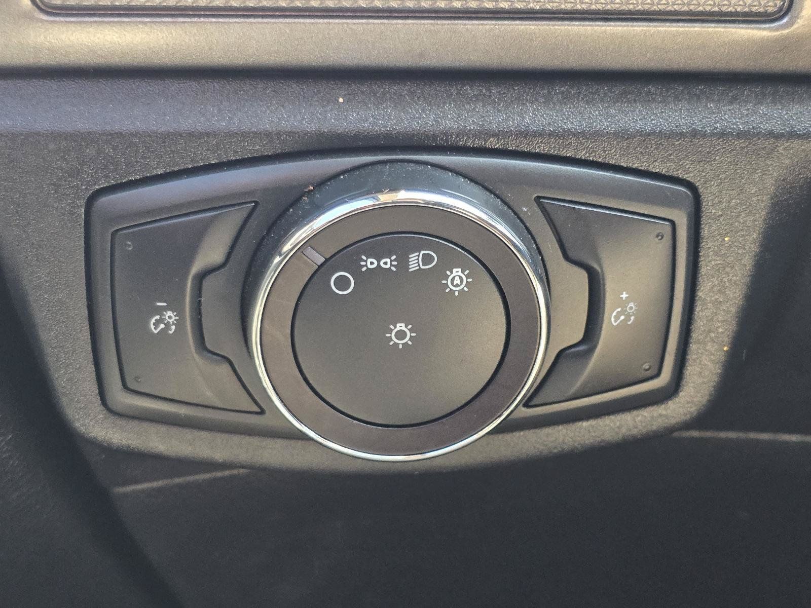 Used 2020 Ford Fusion SE FWD image 11