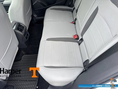 Used 2023 Volkswagen Taos SE w/ Panoramic Sunroof Package FWD image 10